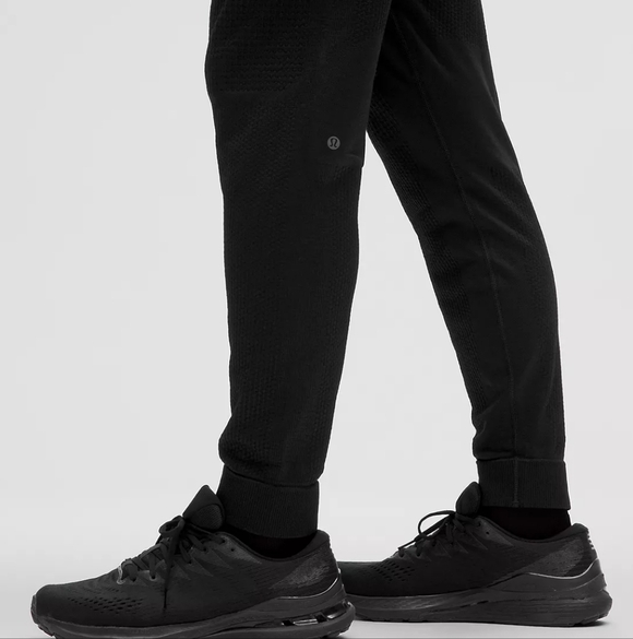 Men's Black Engineered Warmth Jogger - Picture 6 of 7
